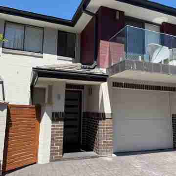 Riverside Gardens Hotel Exterior