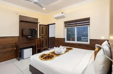 Raja residency near ISHA ADIYOGI ALANDURAI Siruvani Coimbatore ,Tamilnadu, India Отели в г. Аландерай