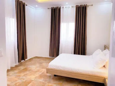 Two Bedroom Modern Apartment, elevator and backup generator in the building Hotels in 