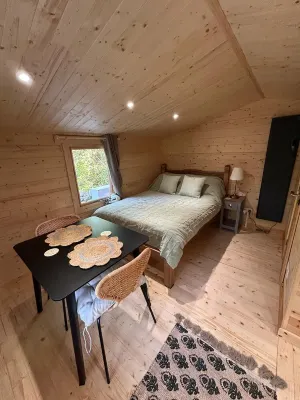 Cabin at the foot of Snowdon