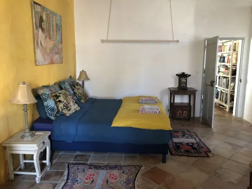 3kms from Uzès in 17th century residence, lovely 3-room apartment with poetic garden Hotels in Montaren-et-Saint-Mediers