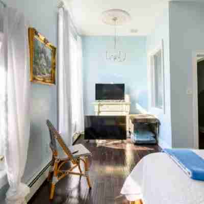Cozy 2BR Apt w/ Dedicated Home Office & Restoration Hardware Furnishing Rooms