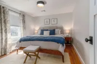 Beautiful Colonial Charmer Hotels in Salem