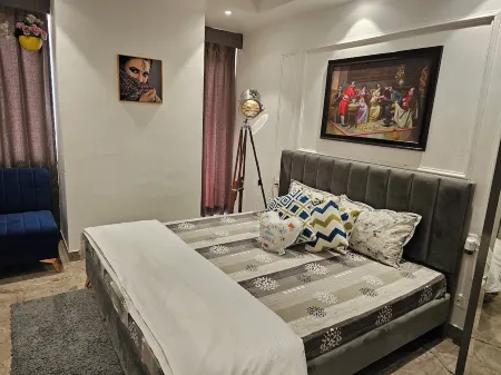 Bliss Stay-bedroom apartment with AC, WiFi in fantastic Zirakpur