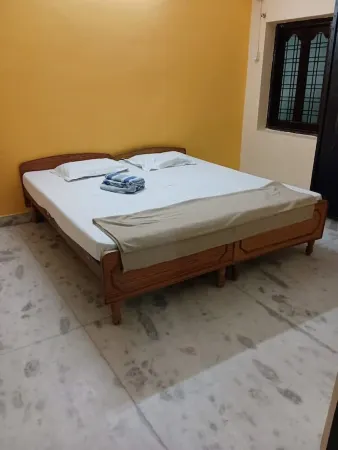 D1 Spacious & peaceful 2 bed house with parking Отели рядом с достопримечательностью «NFC Bridge»