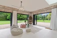 The Manor at Minstrel Court - Villas
