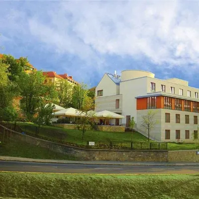 Hotel Castle Garden Hotels near Panoptikum