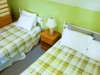 Waterfront cottage on the shores of Lake Erie. Beautiful lake front views! Hotels in Evans
