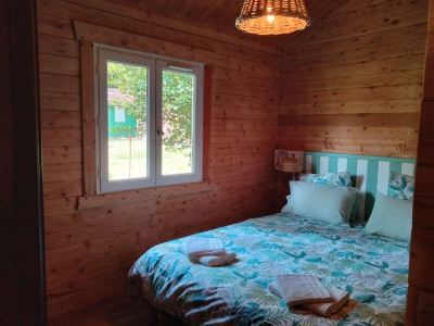 Le Calme au Milieu de la Forêt : Chalet Rénové Avec Piscine Partagée