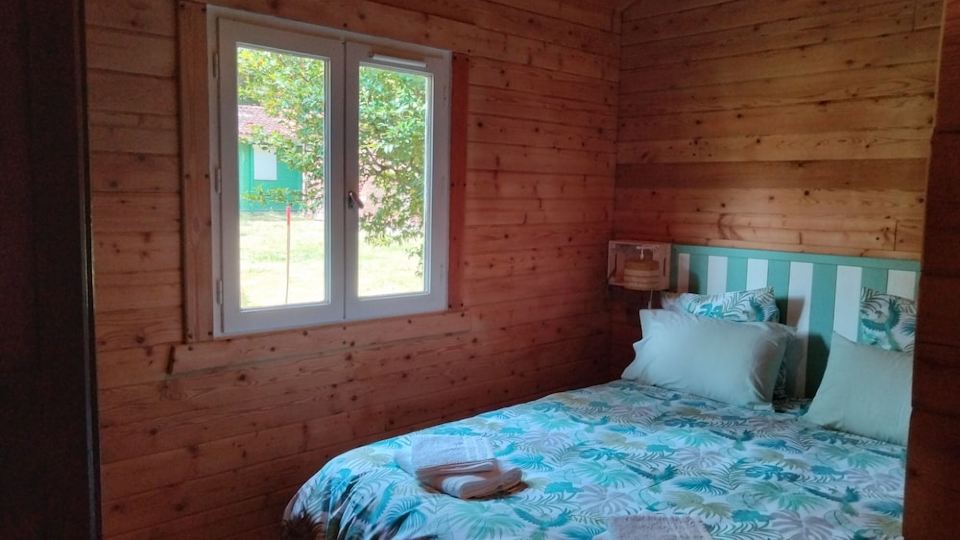 Le Calme au Milieu de la Forêt : Chalet Rénové Avec Piscine Partagée