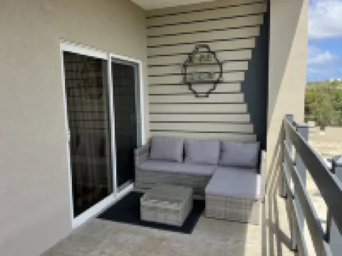 Cozy studio with WiFi and AC in charming The Valley, Black Garden Hotels in The Valley