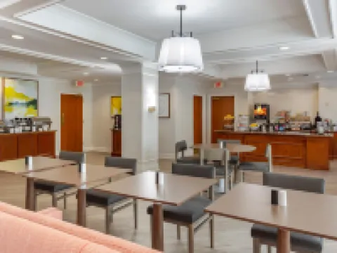 Comfort Inn & Suites Hadley - Amherst ハードリーのホテル