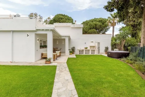 3 Bedroom Villa in Maracalagonis Hotels in Geremeas