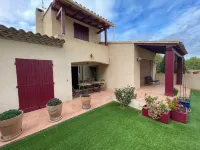 4 bedroom house in the heart of the pine forest with swimming pool Hôtels à : Lézignan-Corbières