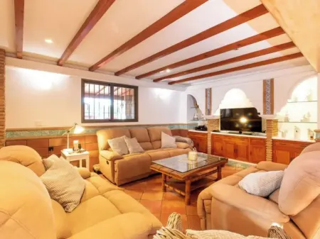 Villa mit Pool, 700 m vom Strand Entfernt