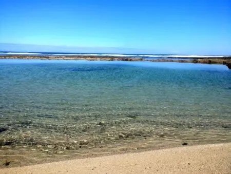 Studio with a pool, just steps from the beach – The perfect place to unwind! Отели рядом с достопримечательностью «Forêt»