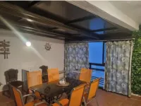 5-room, 3-bedroom apartment, 8 minutes' walk from the beach.