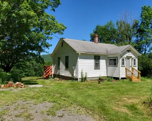 "Pleasant Brook Cottage" near Roxbury Village - Woods, Streams, Wi-fi, sleeps 6 Hotels in Roxbury
