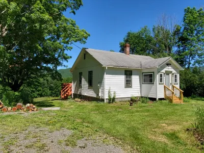 "Pleasant Brook Cottage" near Roxbury Village - Woods, Streams, Wi-fi, sleeps 6 Hotels near Plattekill Mountain