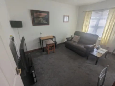 The Apartment at Chalk House - 2 Bedrooms - 2 Double Beds - 1 Single Bed - 1 Cot