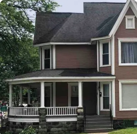 Lovely 1BR apartment in charming downtown Albion Отели в г. Албион