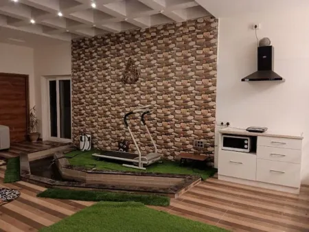 T2 Lovely 2 bedroom hill view with covered parking