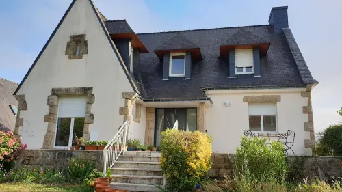 Detached family apartment on the first floor of a house with garden Hotels in Landevant