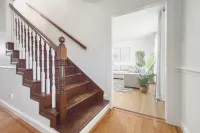 Hot Tub, Yard, 4BR, Dogs Ok, Walk 2 Dining