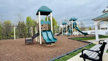 Spacious 4-bedroom townhome in charming Elkridge with WiFi, AC/ Outdoor Playarea Отели рядом с достопримечательностью «Belmont Manor & Historic Park»