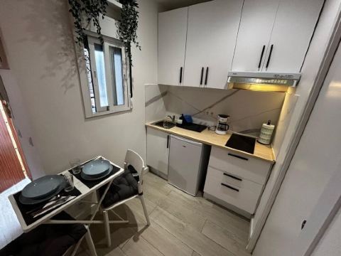 Beautiful fully equipped studio apartment in downtown Madrid