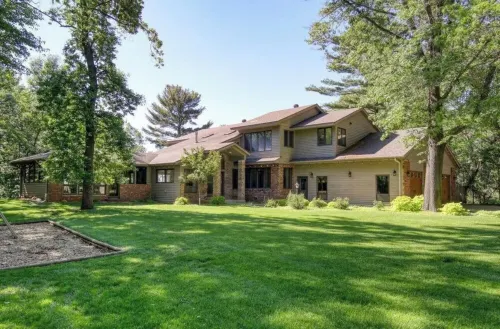 Spacious 7-bedroom house on the Lake, with AC, WiFi,  in peaceful Menomonie WI