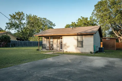 Kafana - Coffee House Hotels in Lockhart