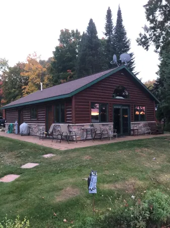 Family Friendly Lakefront Home on North Twin Lake