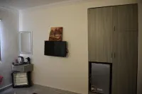 Conveniently close to the pyramids and Sphinx in Egypt, very comfortable stay!