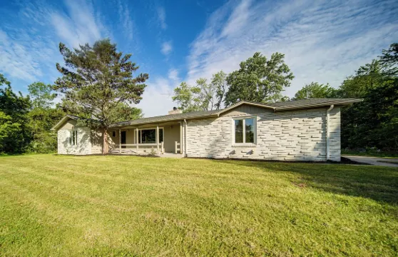 距伊利湖和陰影海灘公園不到1英里之家！