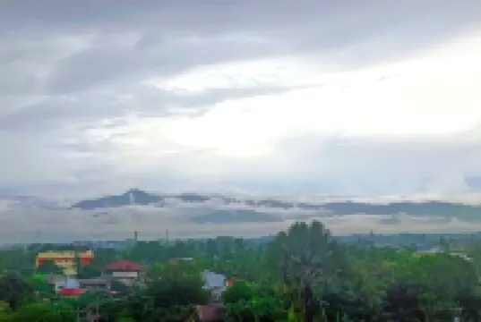 2-bedroom Elegant Condo With Sunrise & Mountain View