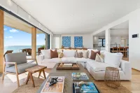 Beautiful, Contemporary Beach House In Malibu