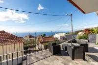 Casa Barros Serra, 3 Bedroom Holiday Home for all the Family in Calheta