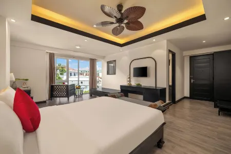 Hoan Cau Hotel Отели рядом с достопримечательностью «Tomb of Dục Đức»