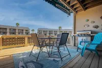 Seaside Cottage with water views! Hotels in Rockport