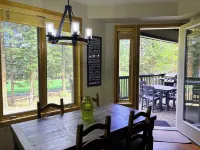 Walk to Eagle/Cozy Slopeside Stay/lg. Deck with Golf Course View and BBQ