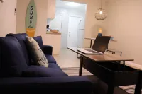 Luxury House with Delightful Beach Style! Hotel dekat FLL Airport Flight Landing View Point