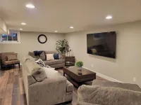 Entire Guest Unit - Cool Canby Crib-Full Basement