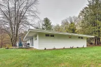 2 Mi to Lake Winnipesaukee! Group Hideaway - 3-Sterne