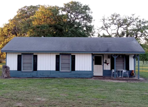 The Franklin Ranch Hunter's Cabin - 35 Minutes from Texas A&M football!