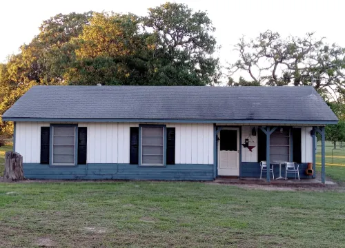 The Franklin Ranch Hunter's Cabin - 35 Minutes from Texas A&M football! 羅伯遜縣酒店