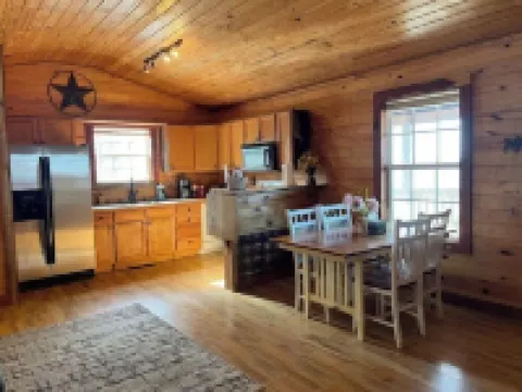 The Overlook Cabin: Breath-taking Views & King Bed Hotels in Sequatchie County