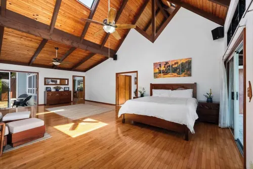 Maka Nui Estate Private, Family Style Home , Newly Renovated