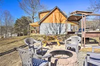 Lakefront Cabin w/ Deck, Fire Pit in Trenton! - 무료 와이파이