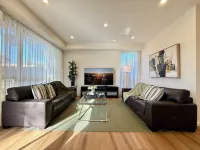 Aalto Retreat 3: Chic & Modern, Close 2 Everything Hotels in Rosebud